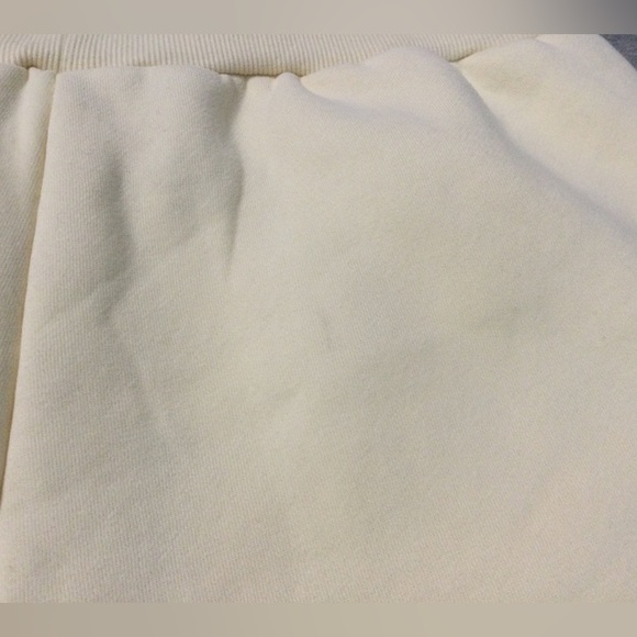 First Row Women’s Cream Graphic Patch Fleece Shorts Size L - Picture 8 of 8